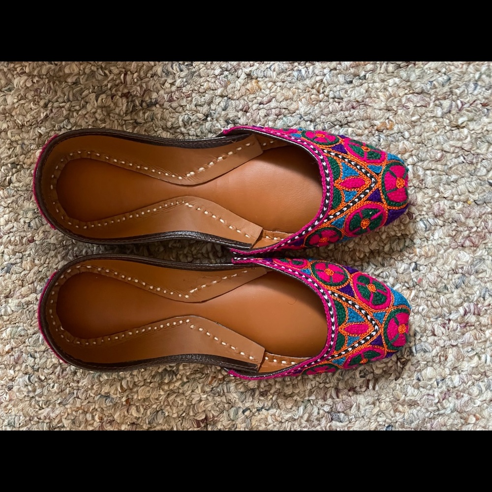 - Ethnic flats size US 7